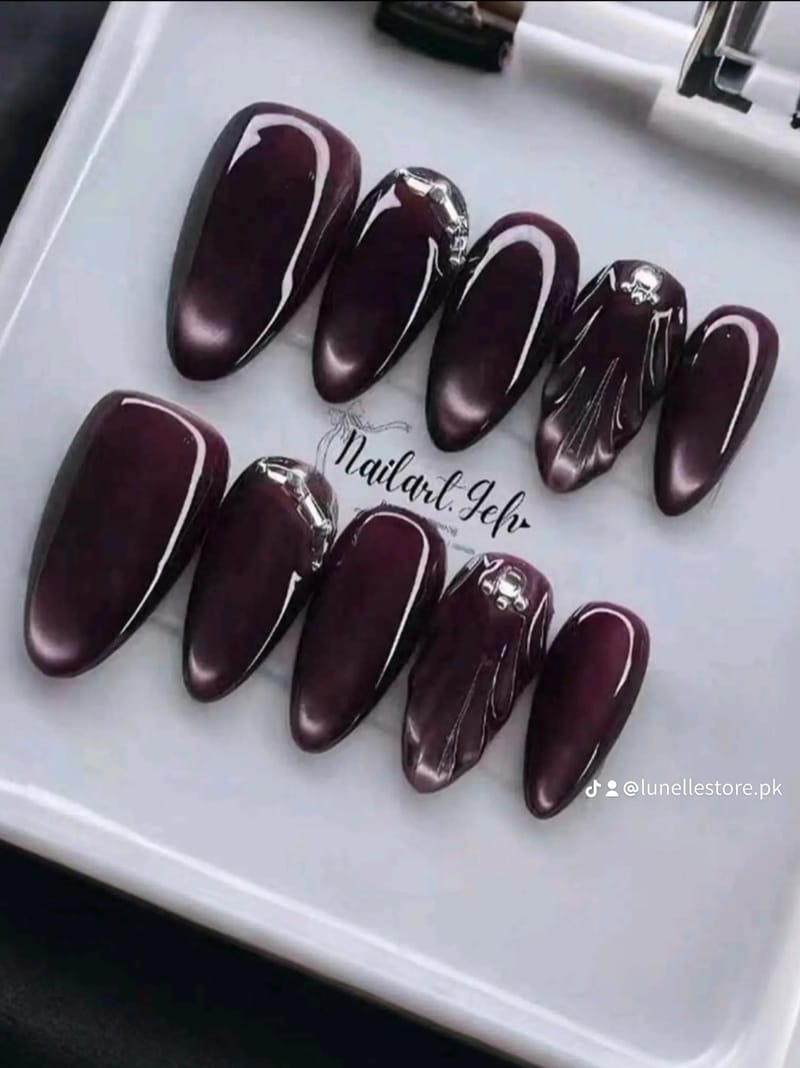 Translucent Cat-Eye nail