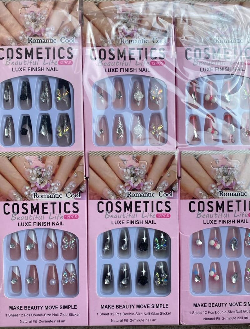 12 Pcs Stylish Beaded Nails Set For Fashionable Look (Random Design)