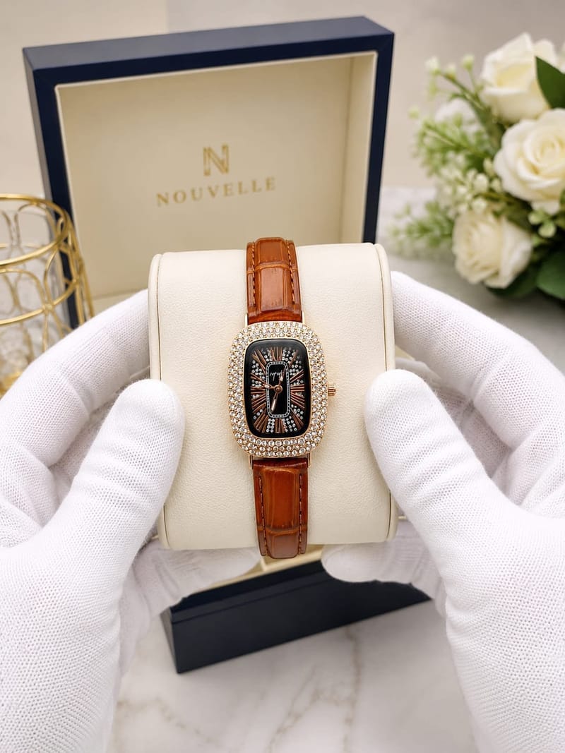 Nouvelle Elegant Crystal-Embellished Women's Watch Fashion Apparel Accessory To Wear At Parties, photo 2