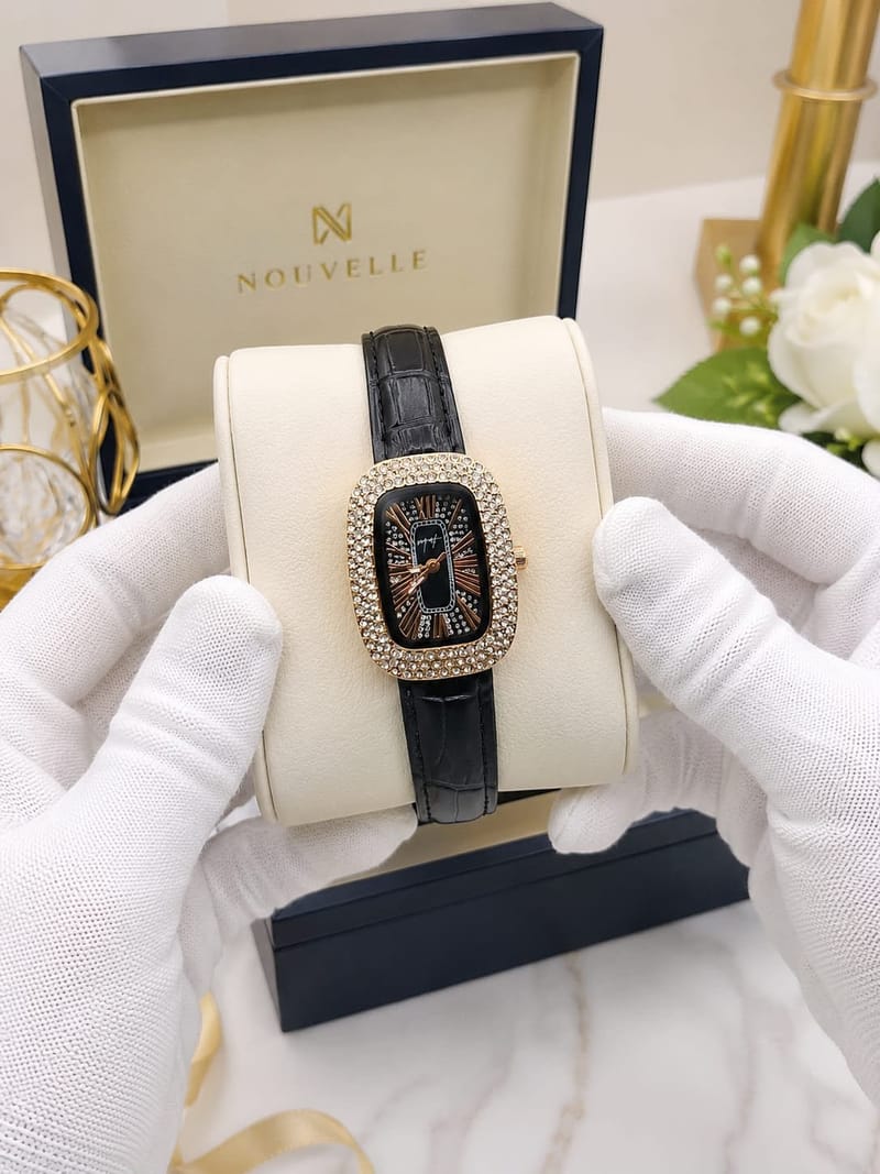 Nouvelle Elegant Crystal-Embellished Women's Watch Fashion Apparel Accessory To Wear At Parties, photo 3