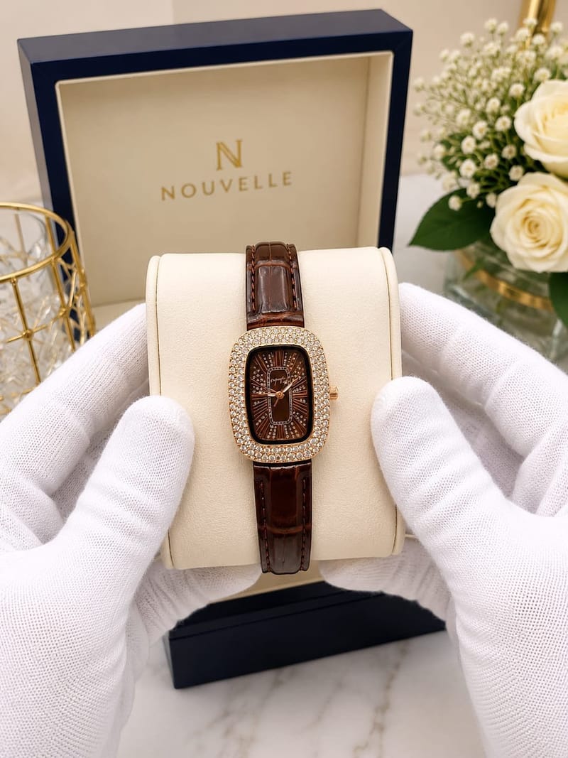Nouvelle Elegant Crystal-Embellished Women's Watch Fashion Apparel Accessory To Wear At Parties, photo 4