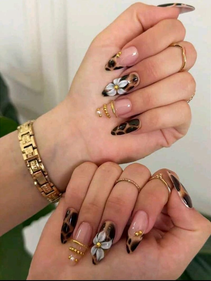 Almond Shaped Leapoard 3D Nails