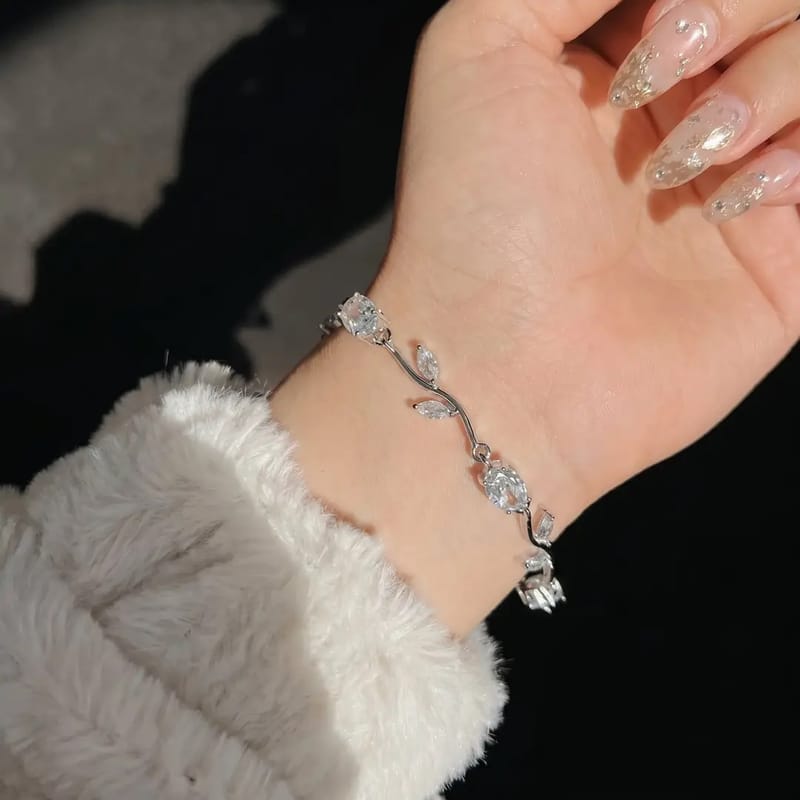 Silver Base Korean Treding Tulip Braclet, photo 2