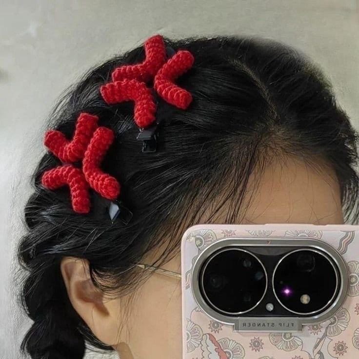 Annoying hair clip