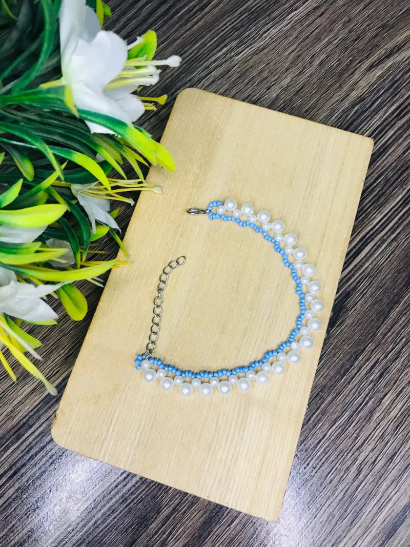 White Pearls and Blue Seed beads bracelet, photo 2