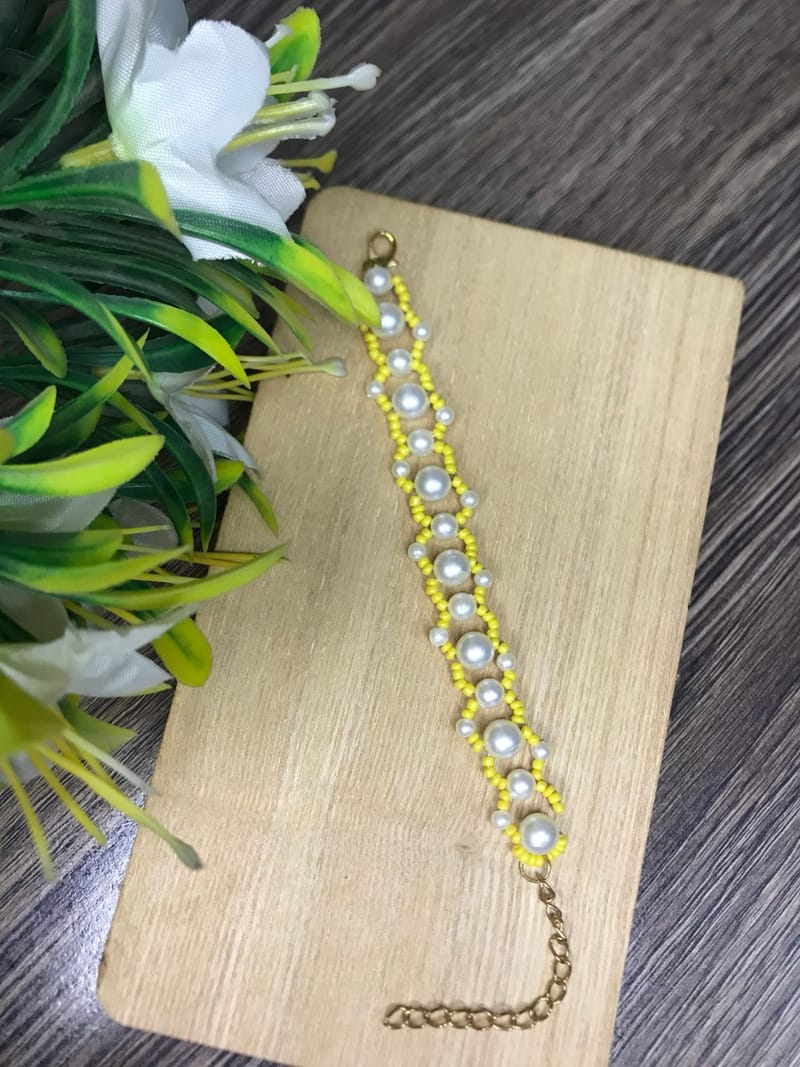 Pearls and yellow seed beads bracelet
