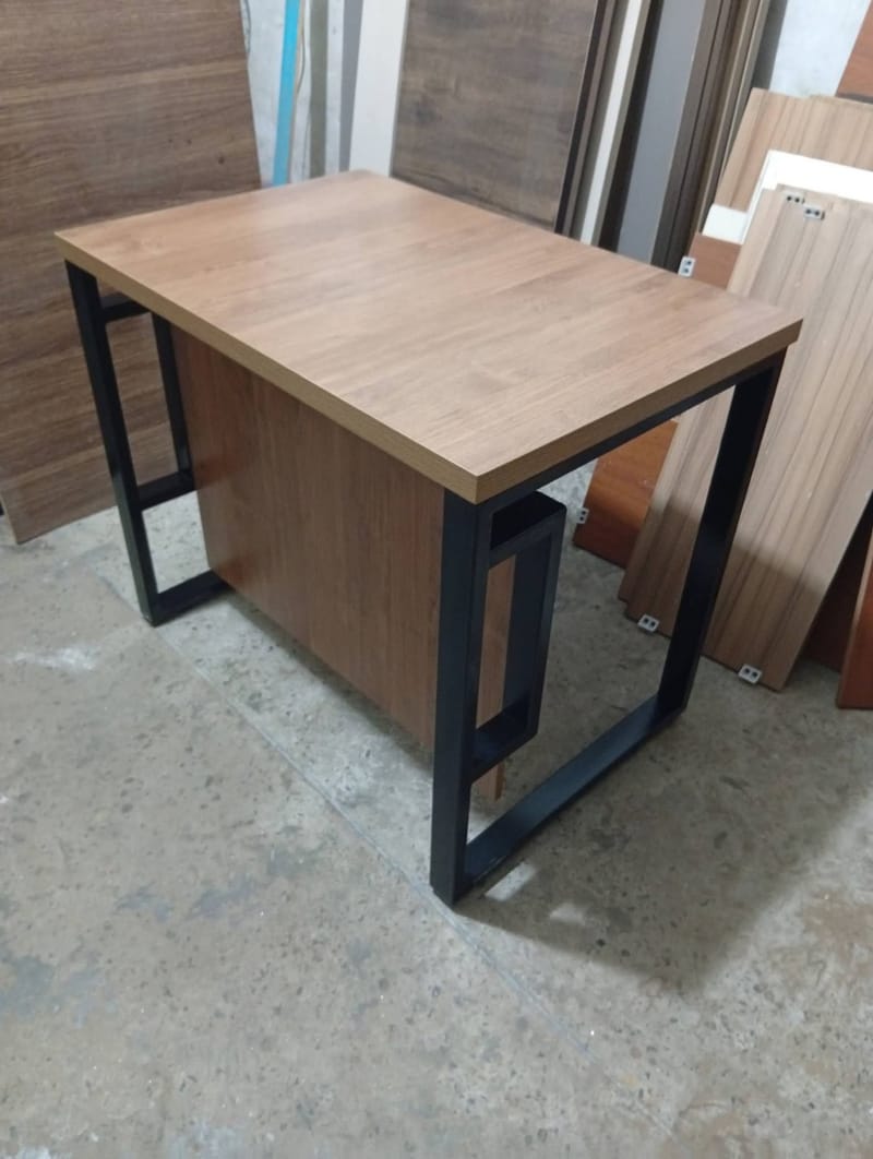 Study table, photo 2