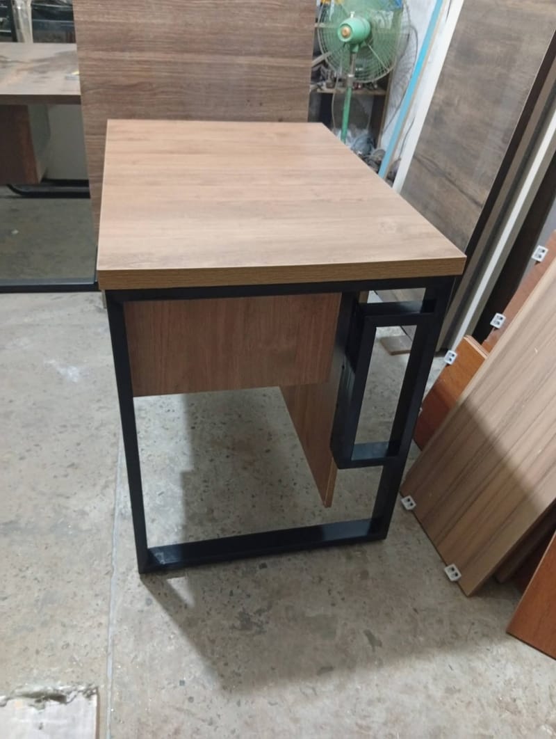 Study table, photo 3