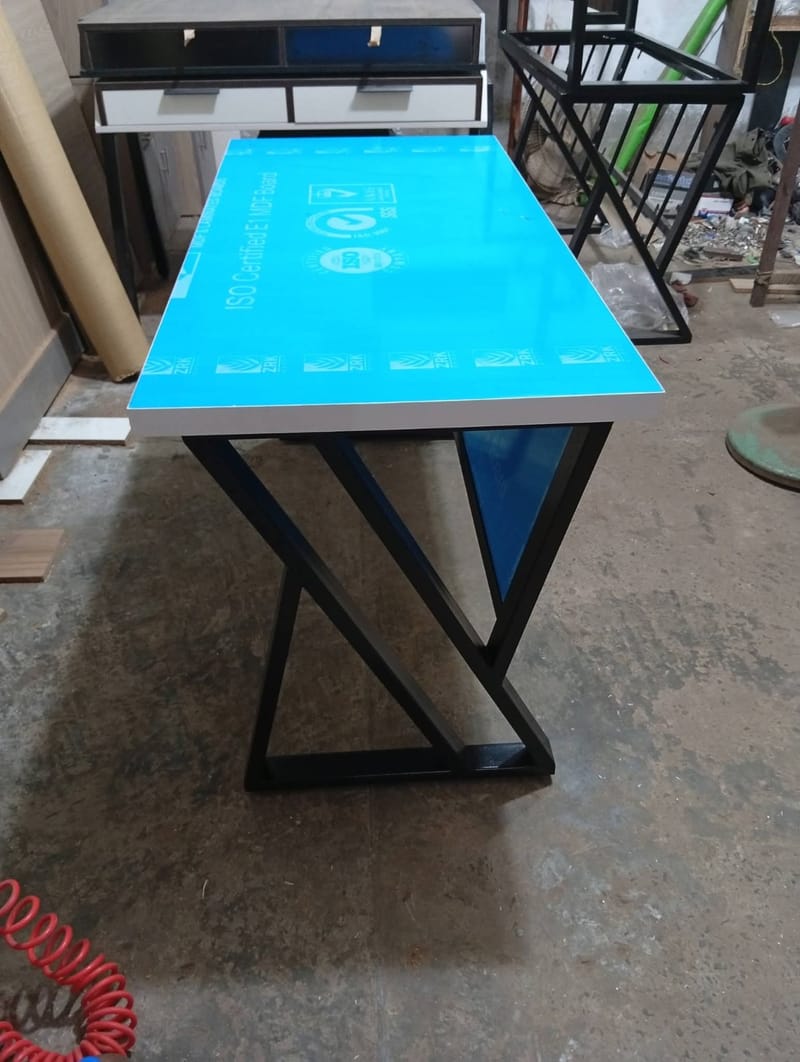 Study table, photo 2