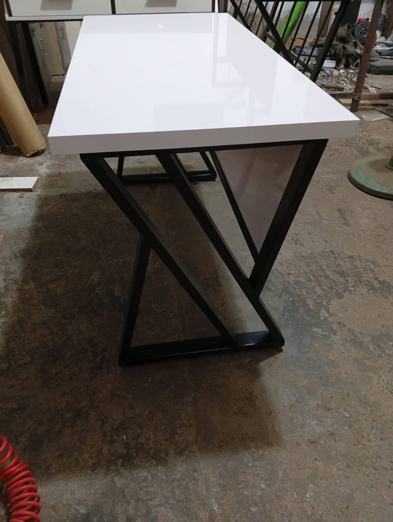 Study table, photo 3