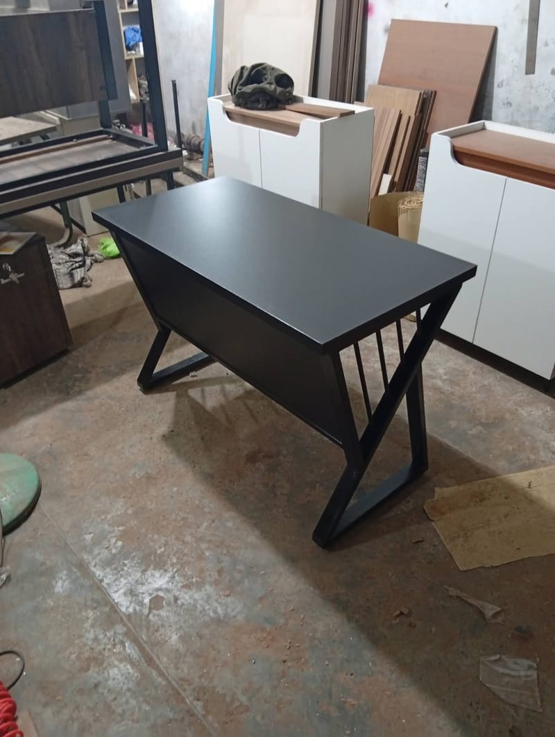 Study table, photo 2