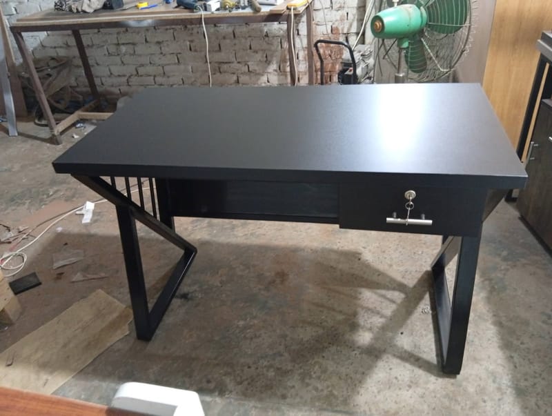 Study table, photo 3