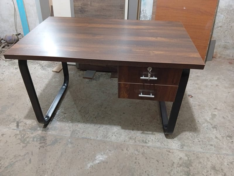 Office table, photo 2