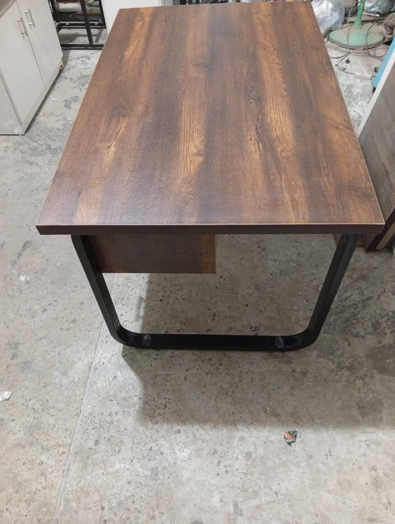 Office table, photo 3
