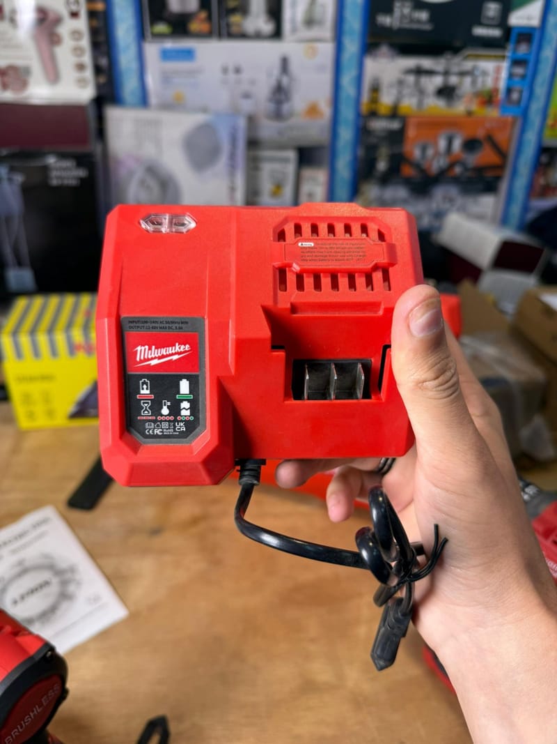 Milwaukee 2 in 1 Cordless Drill & Impact Driver, photo 3