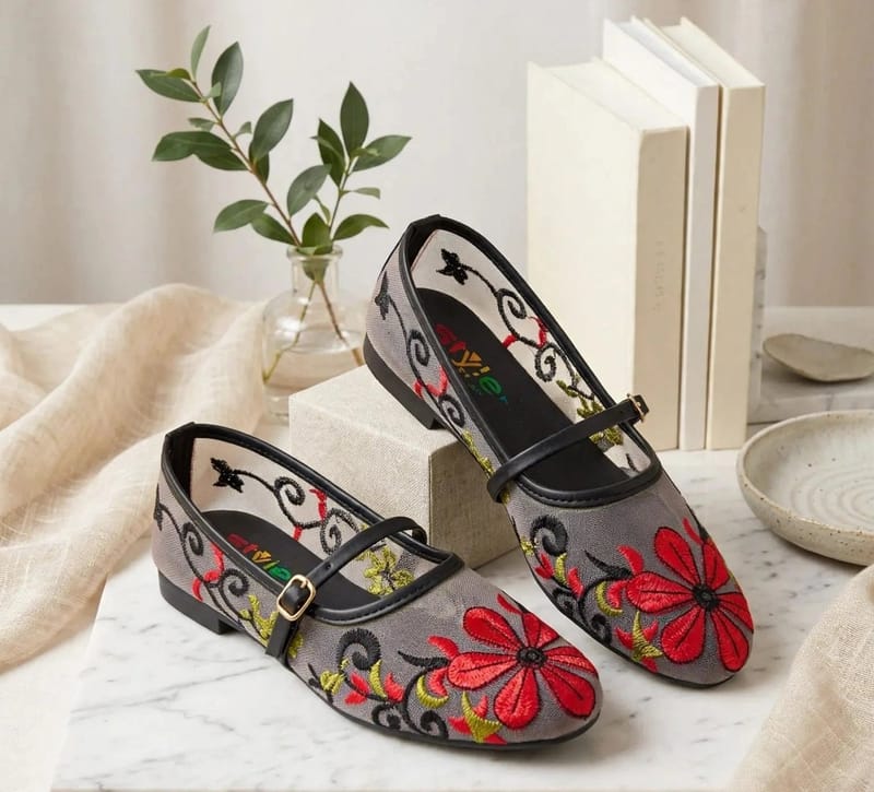 Trendy Embroidered Women's Flat Pumps - Cork Material - Multicolor Embroidered Pattern - Fancy Formal Casual - College